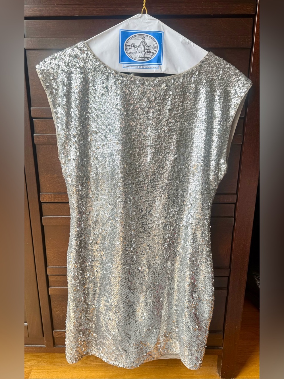 Alice + Olivia Silver Sequin Shift Dress — XS